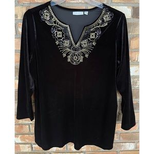 Susan Graver Women’s Black Velour and Gold Embellishment V-Neck Top Size 1X